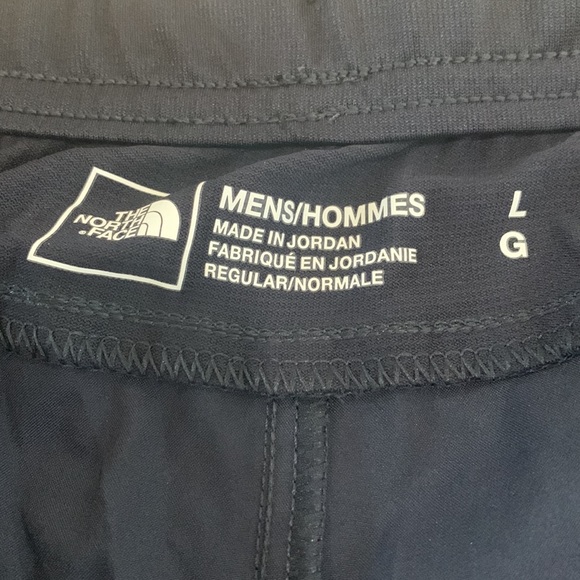 NWT The North Face Men’s Shorts - Picture 4 of 5